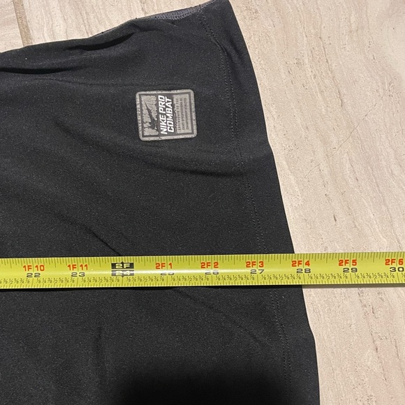 Nike Pro Combat Black Fitted Medium Short Sleeve Shirt - Picture 9 of 9